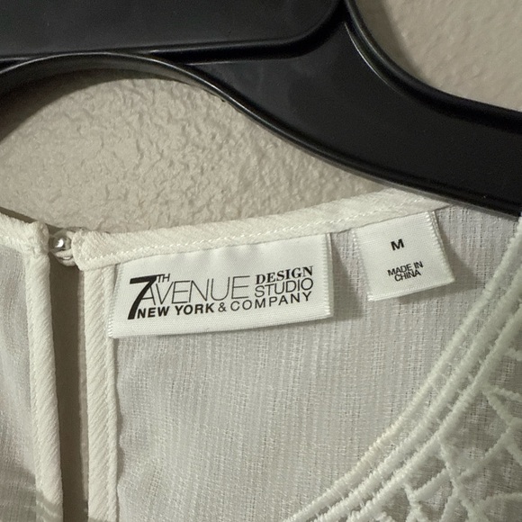 #620 New york & company Crochet ruffle blouse size medium - Picture 6 of 8